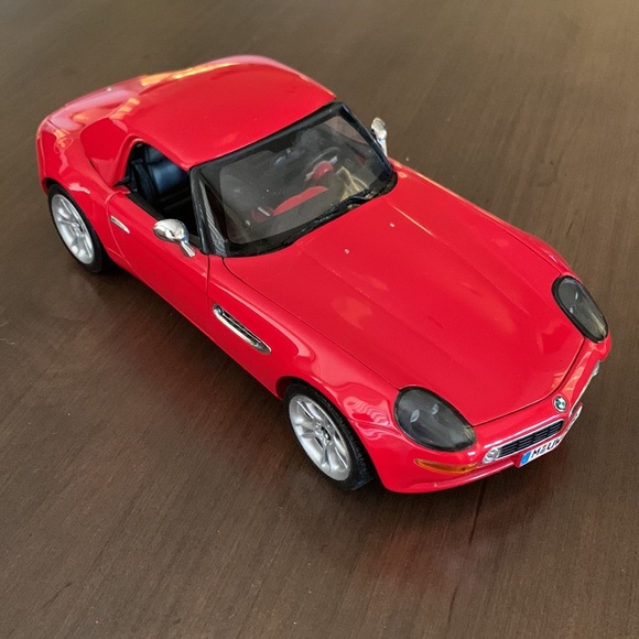 BMW Z8 Collectors Model Car - Red - Picture 7 of 16